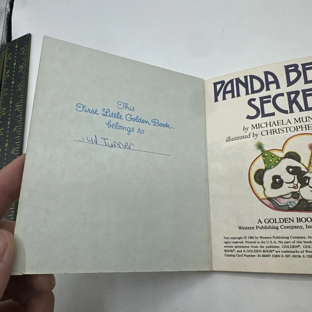 A First Little Golden Book : Panda Bear's‎ Secret - Michaela Muntean (HC, 1982)